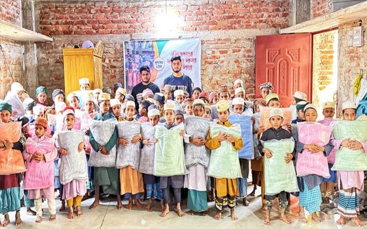 চট্টগ্রামে ‘এক টাকায় আনন্দ’ ফাউন্ডেশনের শীতবস্ত্র বিতরণ