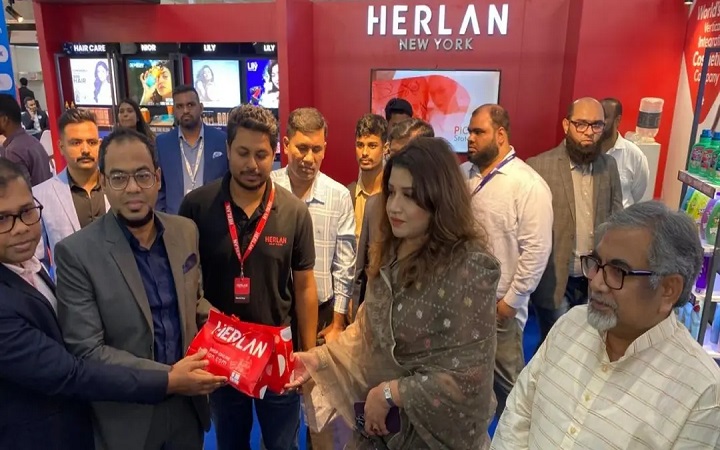 কসমেটিকস মেলায় রিমার্কের পণ্যের ভূয়সী প্রশংসা করলেন শামা ওবায়েদ