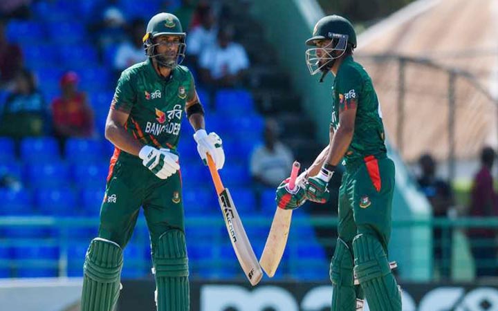 ব্যাটিং বিপর্যয়ের মাঝেও রেকর্ড গড়লেন রিয়াদ-সাকিব