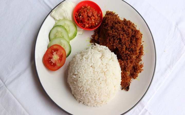 ভাত গরম করে খেলে কী হয়?