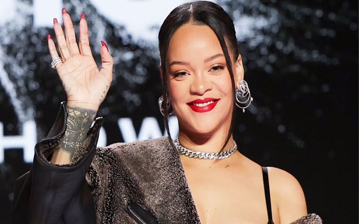 রিহানা এখন তিন সন্তানের মা