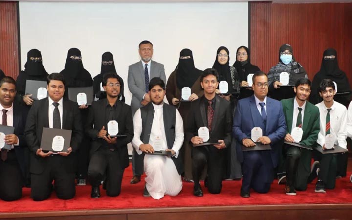 রিয়াদে কৃতি শিক্ষার্থীদের দূতাবাসের সংবর্ধনা