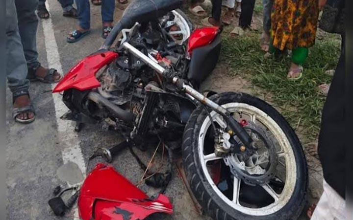‘মোটরসাইকেল রেস’ করতে গিয়ে প্রাণ গেল দুই বন্ধুর