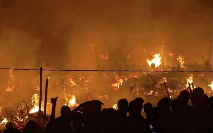 রোহিঙ্গা ক্যাম্পে আগুনে পুড়ল শতাধিক ঘরবাড়ি, শিশুর মৃত্যু