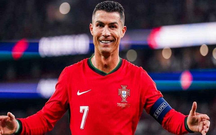 অবসরের চাপ পরিবার থেকে, যে সিদ্ধান্ত জানালেন রোনালদো
