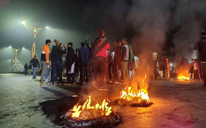 রাবিতে দুর্ঘটনায় শিক্ষার্থী নিহত, ঢাকা-রাজশাহী মহাসড়কে বিক্ষোভ
