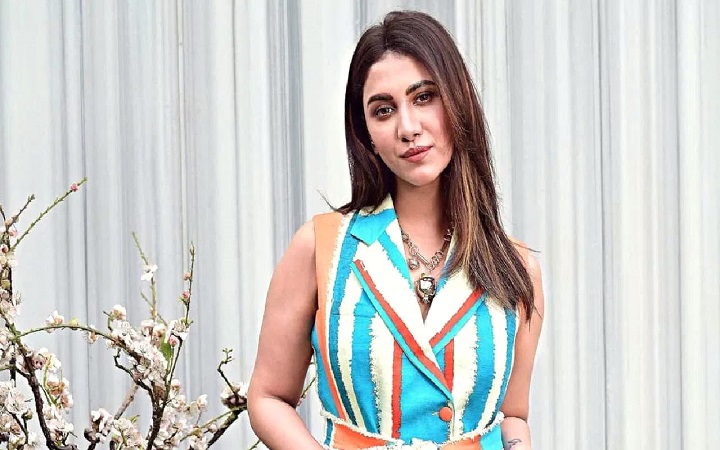 শোক কাটিয়ে ওঠার চেষ্টা করছেন রুক্মিণী