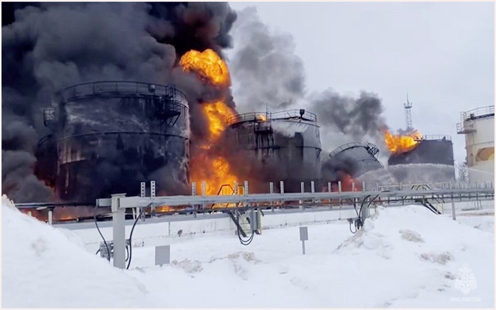 রাশিয়ার তেল শোধনাগার-সামরিক ঘাঁটিতে ড্রোন হামলা