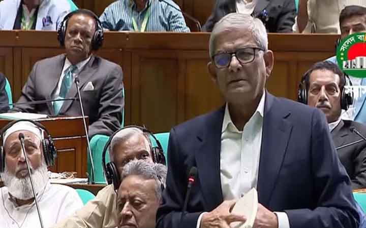 একাত্তরের ভূমিকার জন্য একবারও ক্ষমা চাইলেন না: জামায়াতকে মির্জা ফখরুল