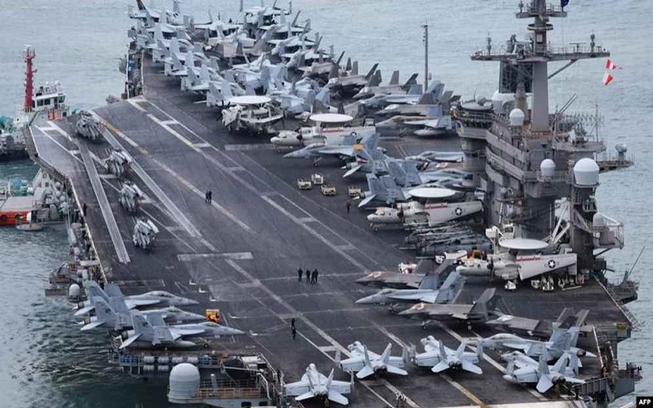 দক্ষিণ কোরিয়ার বন্দরে বিমানবাহী মার্কিন রণতরী
