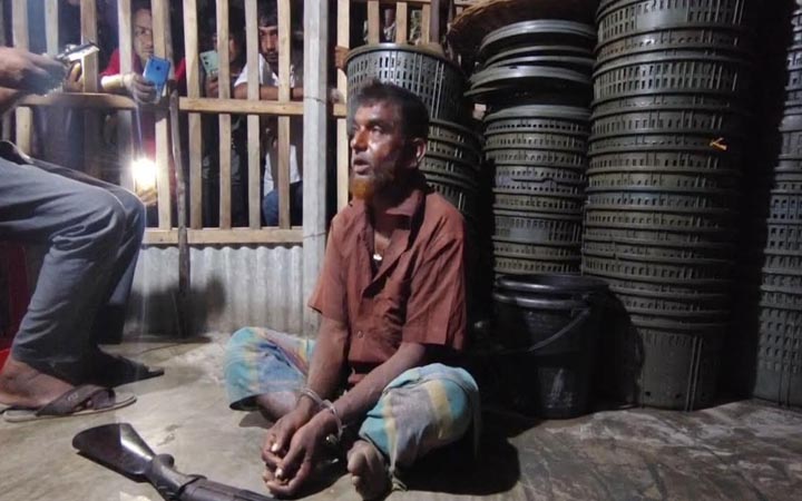 শ্যামনগরে দুই বনদস্যু আটক, বন্দুক উদ্ধার