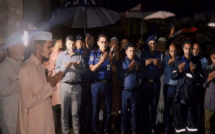 আন্দোলনে নিহত আসিফের কবর জিয়ারত সাতক্ষীরার নতুন ডিসি-এসপির