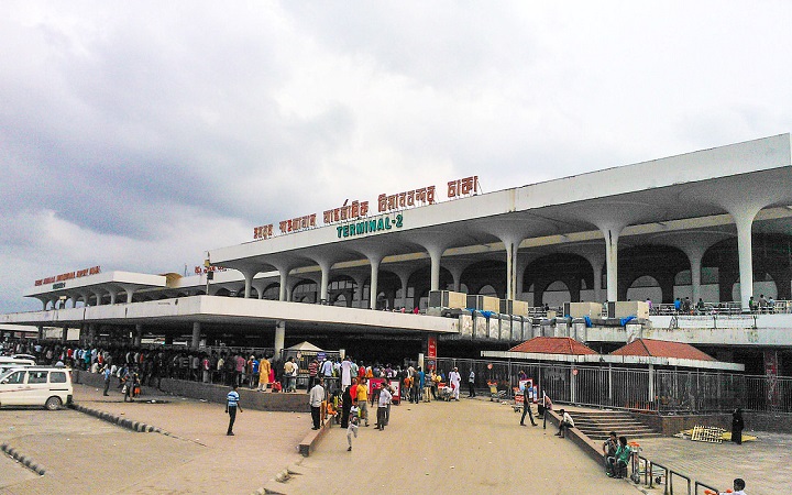 দুই বিমান বন্দরে কাস্টমসের অভিযান : পৌনে এক কোটি টাকার পণ্য জব্দ