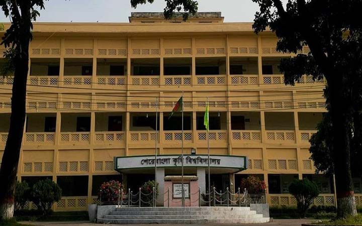 শেকৃবি শিক্ষার্থীদের হল ছাড়ার নির্দেশ