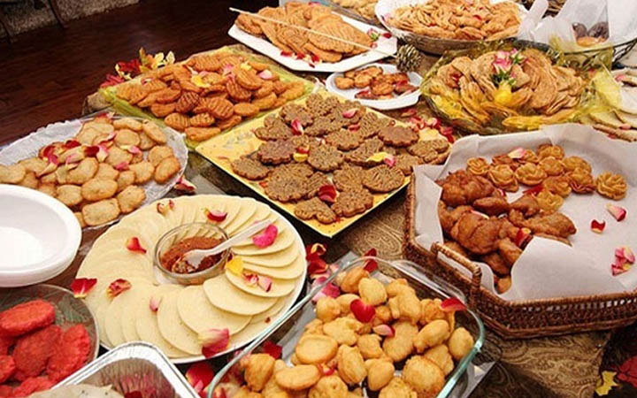 শিল্পকলা একাডেমিতে চলছে জাতীয় পিঠা উৎসব