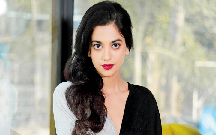 ঘনিষ্ঠ দৃশ্যে অভিনয় করা নিয়ে যা বললেন শ্রুতি