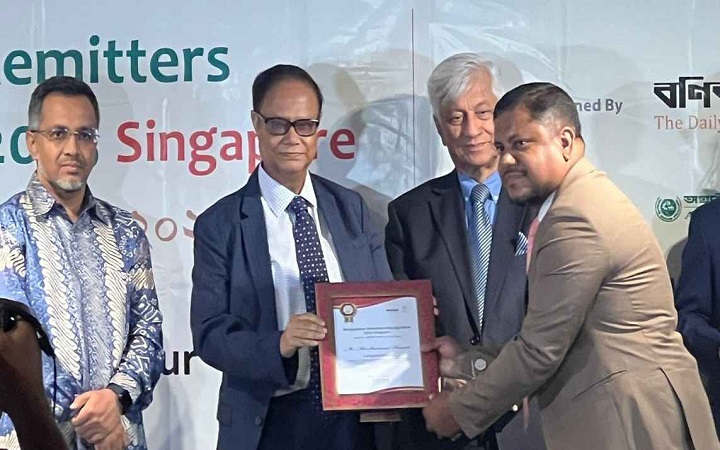 সিঙ্গাপুরে রেমিটার্স সম্মাননা পেলেন চাঁদপুরের সাখাওয়াত
