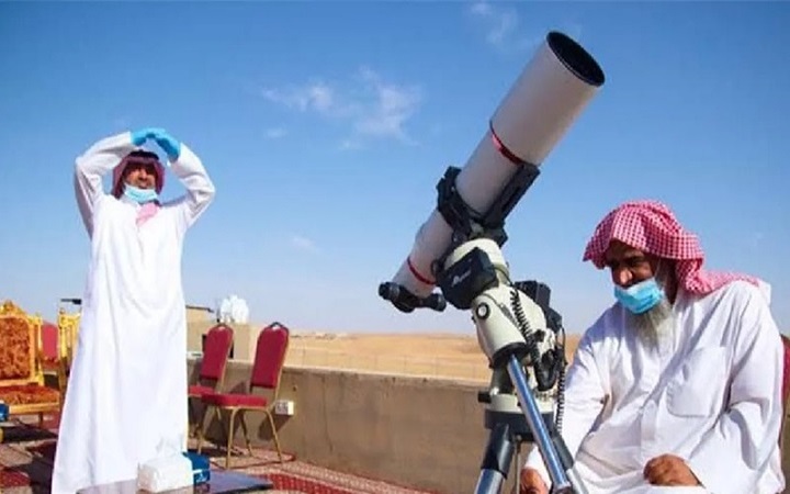 সৌদি আরবে চাঁদ দেখা যায়নি, ঈদ শুক্রবার