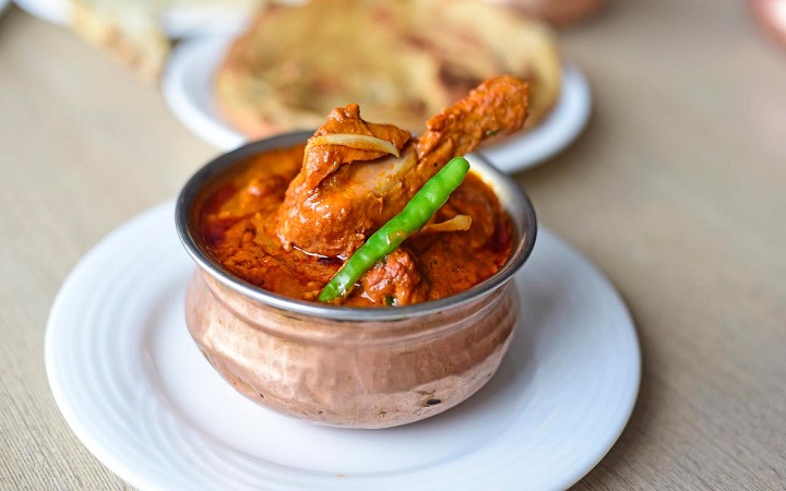 ঝাল খাবার খেতে ভালোবাসেন? জেনে নিন কী হয়,