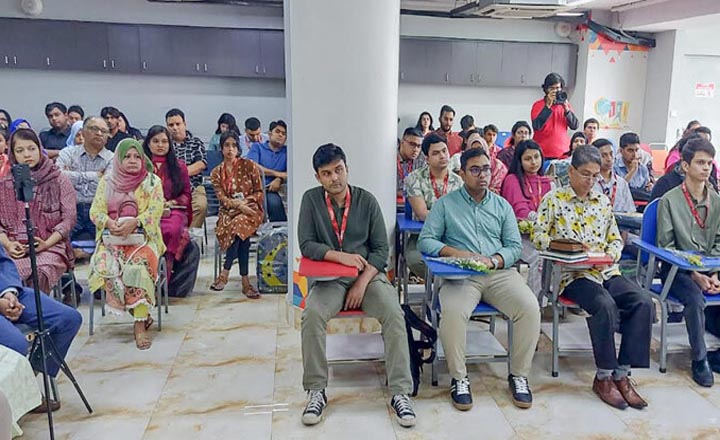 নবীন শিক্ষার্থীদের বরণ করে নিলো ইউসিএসআই ইউনিভার্সিটি