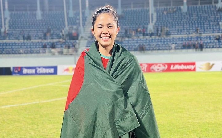 বিদ্রোহী ফুটবলারের সংখ্যা কমাতে সুমাইয়ার বাবাকে ফোন