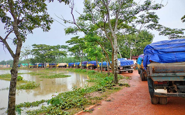 সিলেটে চোরাই চিনির চালান জব্দ