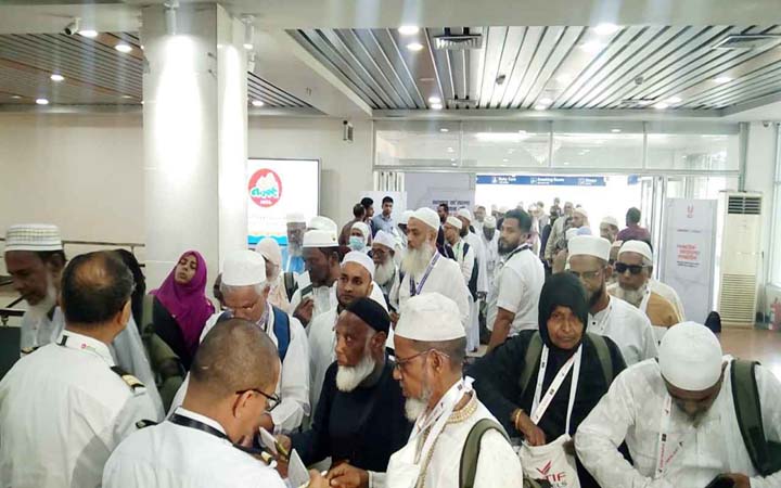 সিলেট বিমানবন্দর থেকে মদিনায় গেল প্রথম হজ ফ্লাইট