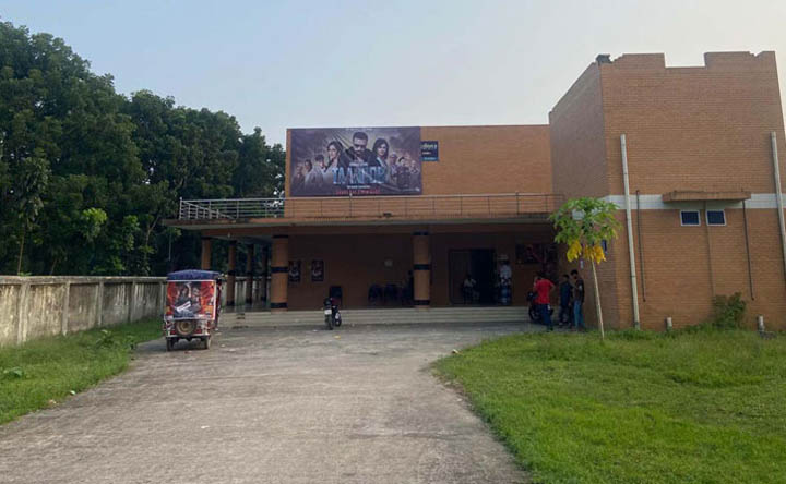 টাঙ্গাইলে আপত্তির মুখে ‘তাণ্ডবের’ প্রদর্শনী বন্ধ