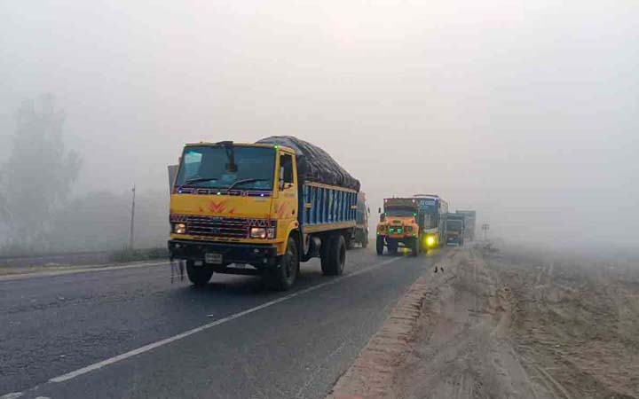 ৮ ঘণ্টা পর ঢাকা-টাঙ্গাইল মহাসড়কে যান চলাচল স্বাভাবিক