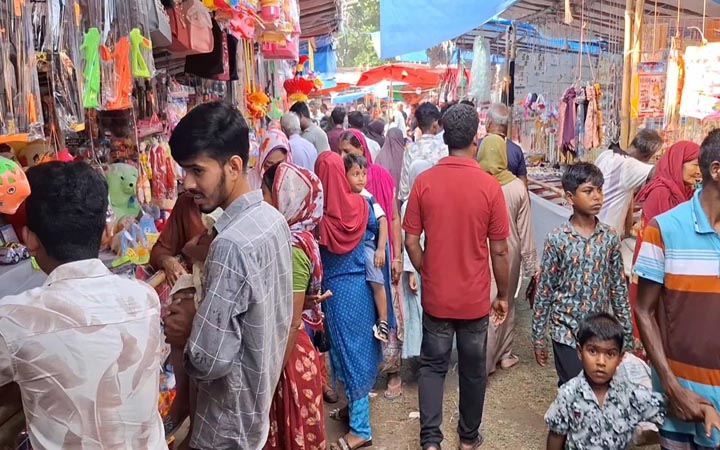 টাঙ্গাইলে জামাই মেলায় দর্শনার্থীদের ঢল