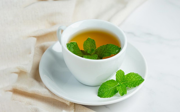 তুলসী, আদা ও মধু দিয়ে তৈরি চা খাবেন যে কারণে