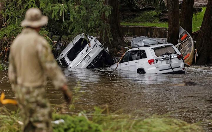টেক্সাসে বন্যায় মৃতের সংখ্যা ১০০ ছাড়াল