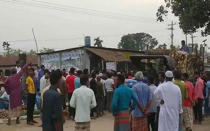 ঠাকুরগাঁওয়ে ১৪৪ ধারা ভেঙে সংঘর্ষ, দোকানপাট ভাঙচুর