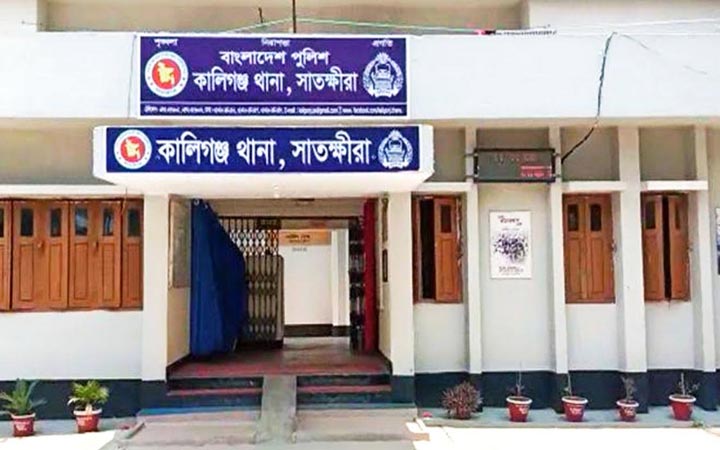 সাতক্ষীরায় ছাদ থেকে পড়ে বৃদ্ধার মৃত্যু