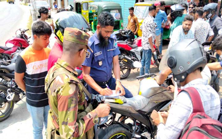চাঁদপুরে ২৬৩ যানবাহনে যৌথ বাহিনীর তল্লাশি, ১৮ চালককে জরিমানা