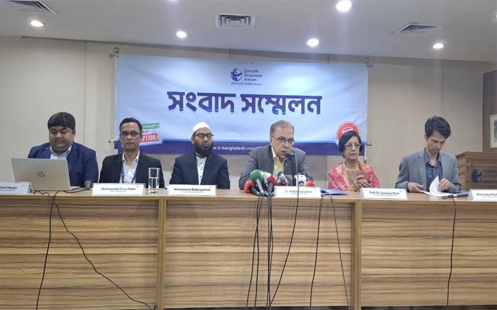 অর্থ পাচার ঘুস ও জুয়ার মাধ্যম মোবাইল ব্যাংকিং: টিআইবি