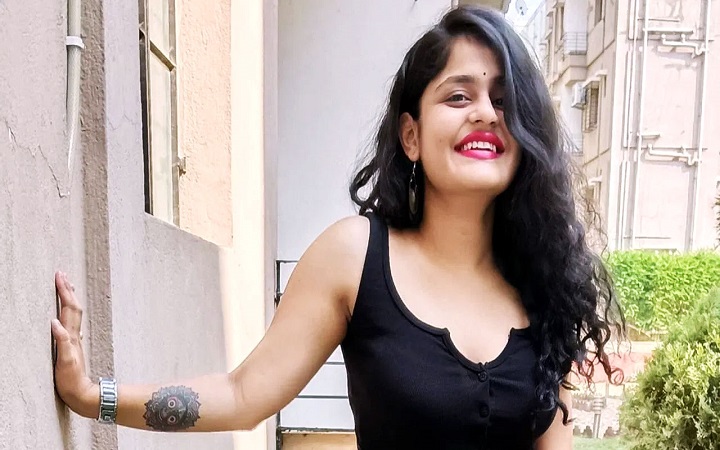 প্রেম করছেন ঝিলিক, নজরের ভয়ে লুকিয়ে রাখছেন প্রেমিককে