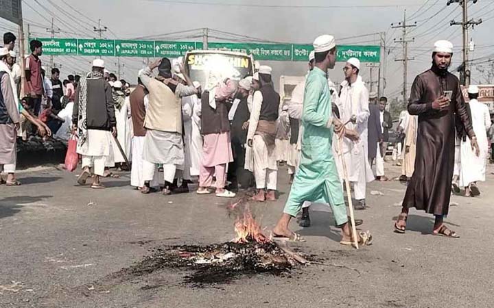 টঙ্গীতে মহাসড়ক অবরোধ করে জুবায়েরপন্থীদের বিক্ষোভ