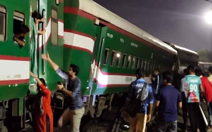কমলাপুরে পঞ্চগড় এক্সপ্রেস ট্রেনের ৬ বগি লাইনচ্যুত