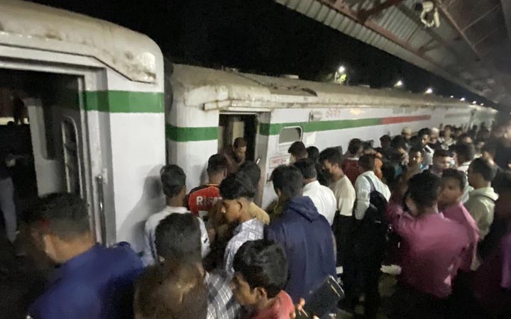 ব্রাহ্মণবাড়িয়ায় মহানগর এক্সপ্রেসের বগি লাইনচ্যুত