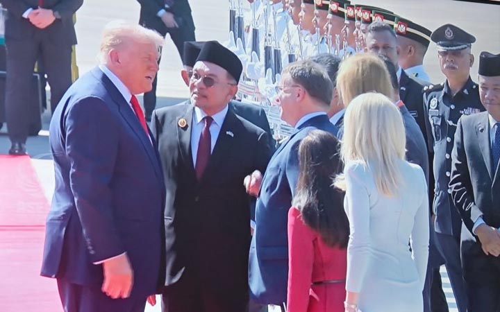 আসিয়ান সম্মেলনে যোগ দিতে মালয়েশিয়ায় ট্রাম্প