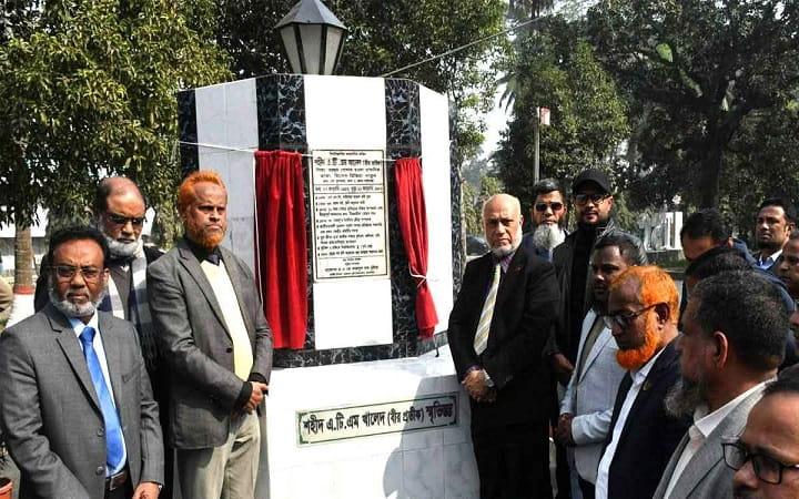 বাকৃবিতে ‘বীর প্রতীক এটিএম খালেদ’ স্মৃতিস্তম্ভের সংস্কারকাজ উদ্বোধন