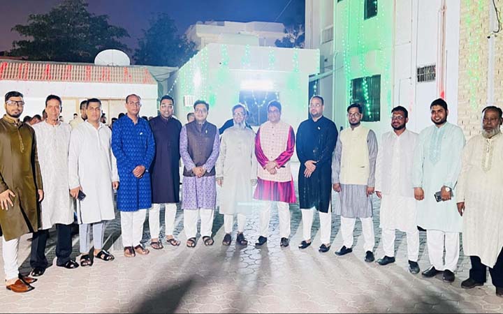 দুবাইয়ে কনসাল জেনারেলের সঙ্গে প্রবাসীদের ঈদ শুভেচ্ছা বিনিময়