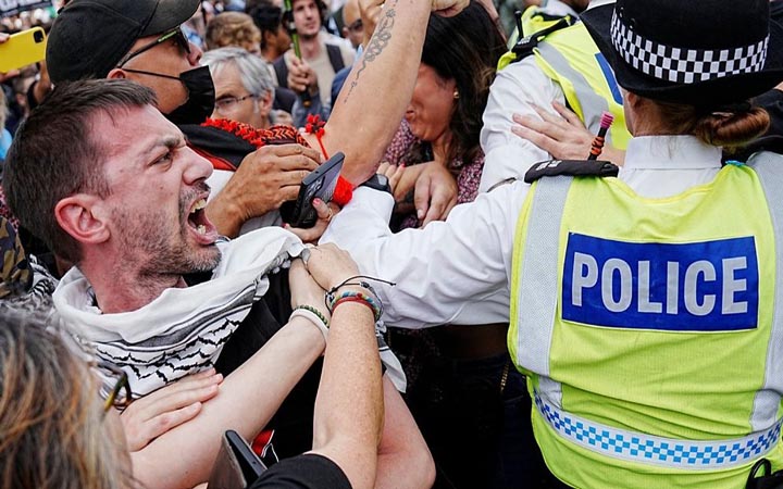 প্যালেস্টাইন অ্যাকশনকে ঘিরে যুক্তরাজ্যে ১৫০ জন গ্রেফতার