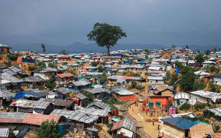 উখিয়ার রোহিঙ্গা ক্যাম্পে পাহাড়ধস, তরুণীর মৃত্যু