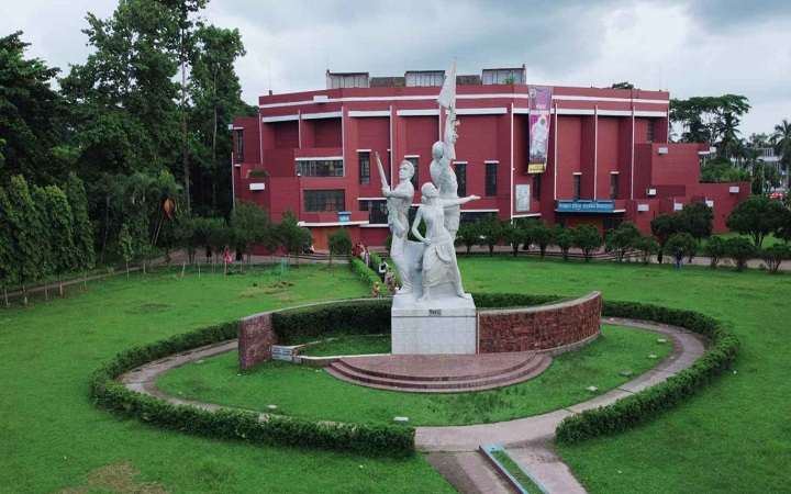 বাকৃবিতে ইউনিফর্ম না পরলে বন্ধ হবে কর্মচারীদের ভাতা