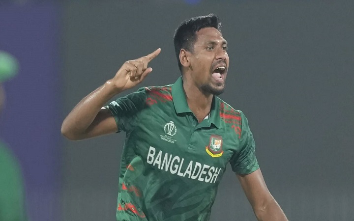 জুটি ভাঙলেন মুস্তাফিজ, ম্যাচে ফিরল বাংলাদেশ