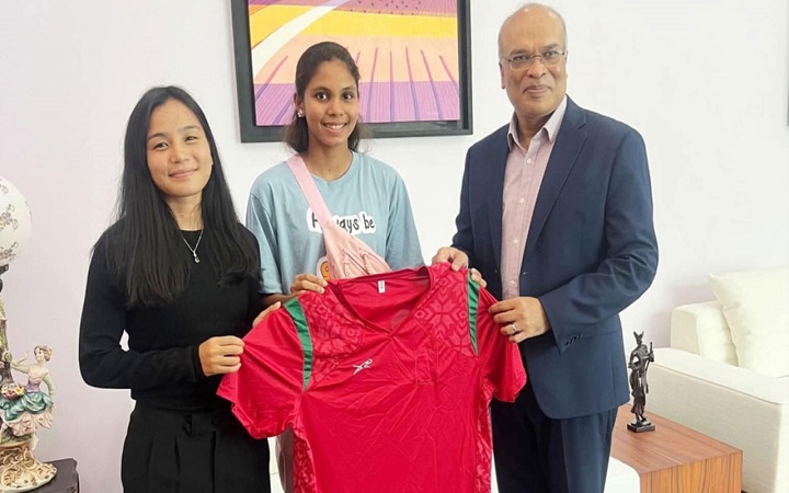 ঋতুপর্ণাদের প্যাগোডা পরিদর্শন ও রাষ্ট্রদূতের অভ্যর্থনা