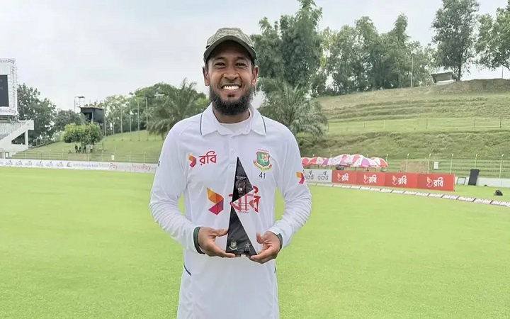 টেস্ট ক্যারিয়ারে প্রথমবার যে পুরস্কার পেলেন মুশফিক