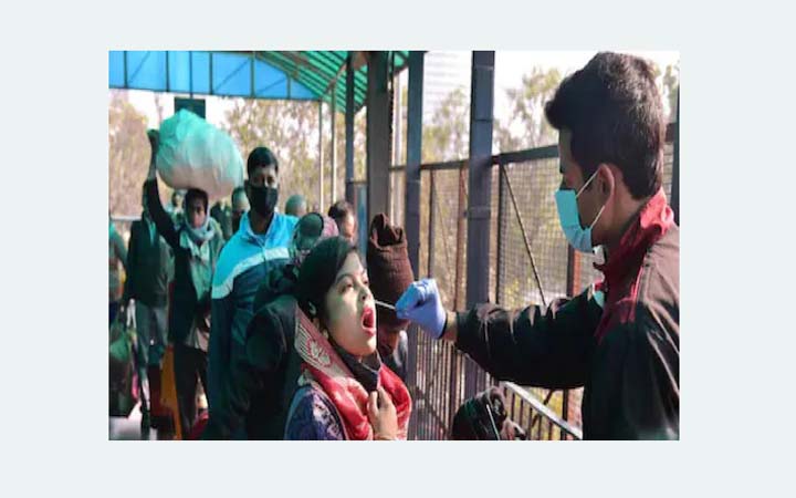 ওমিক্রন আতঙ্কে কড়া বিধিনিষেধ দিল্লিতে